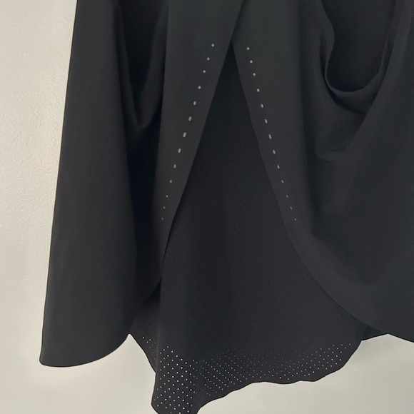 Lululemon fitness top, black, size 4 - Picture 5 of 5